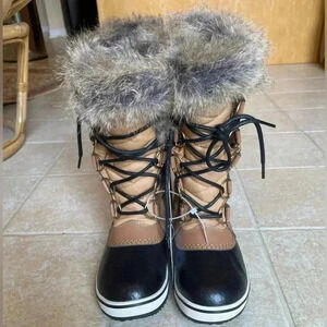 Sorel Tofino™ II boots sz 5.5